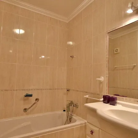 דירה 3 Bed Apartment, Near The Beach, Oura, *