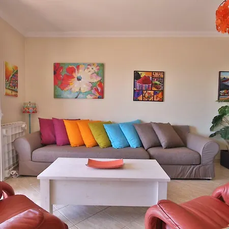 3 Bed Apartment, Near The Beach, Oura, דירה אלבופיירה